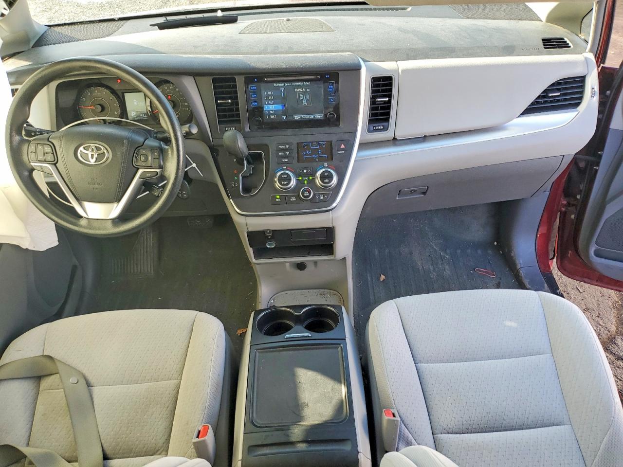 2015 TOYOTA SIENNA LE photo 8