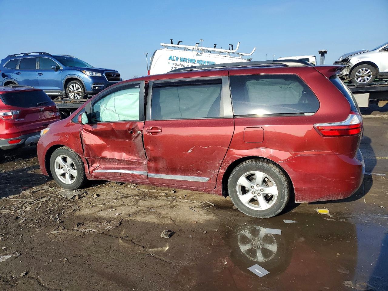 2015 TOYOTA SIENNA LE photo 2