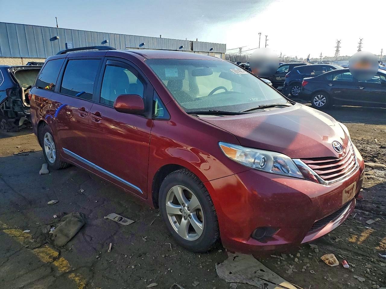 2015 TOYOTA SIENNA LE photo 4