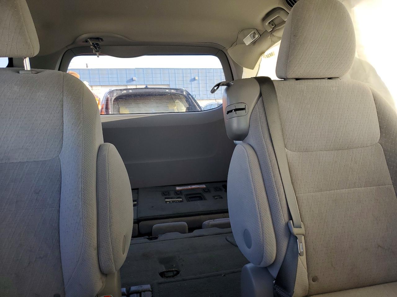 2015 TOYOTA SIENNA LE photo 10