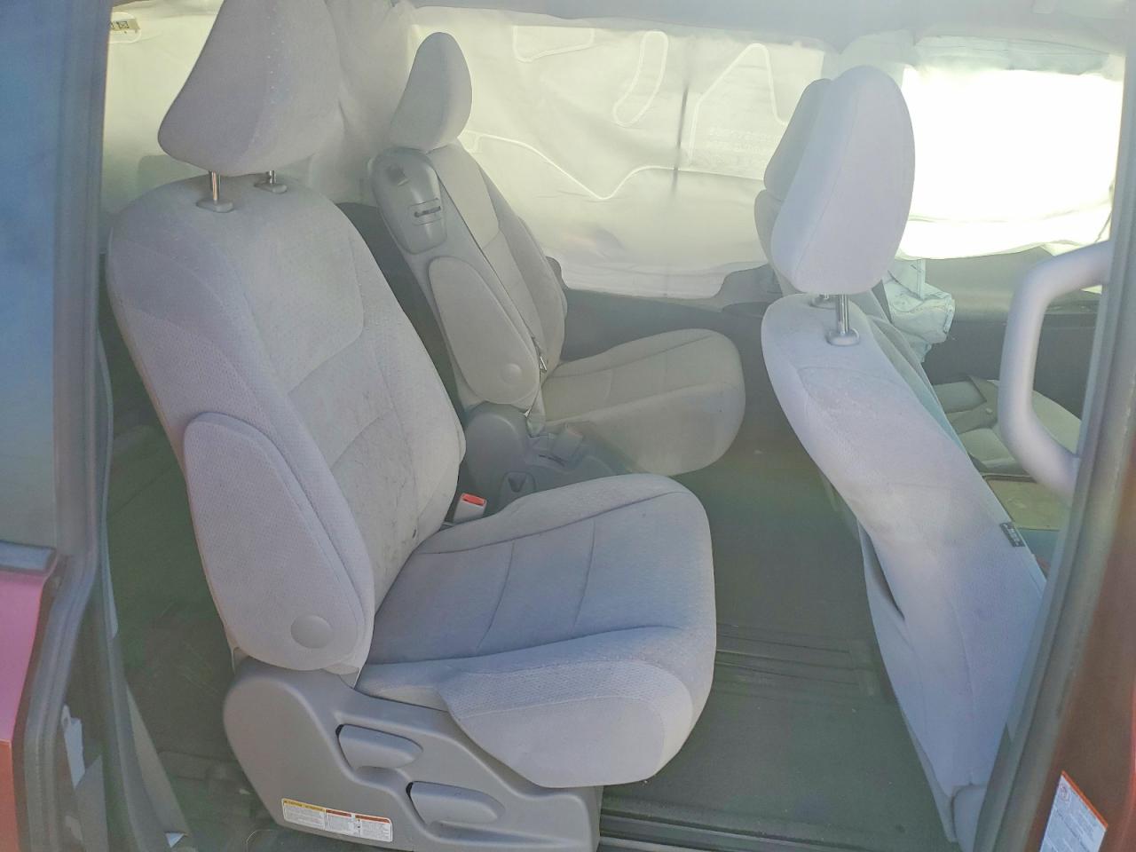 2015 TOYOTA SIENNA LE photo 11