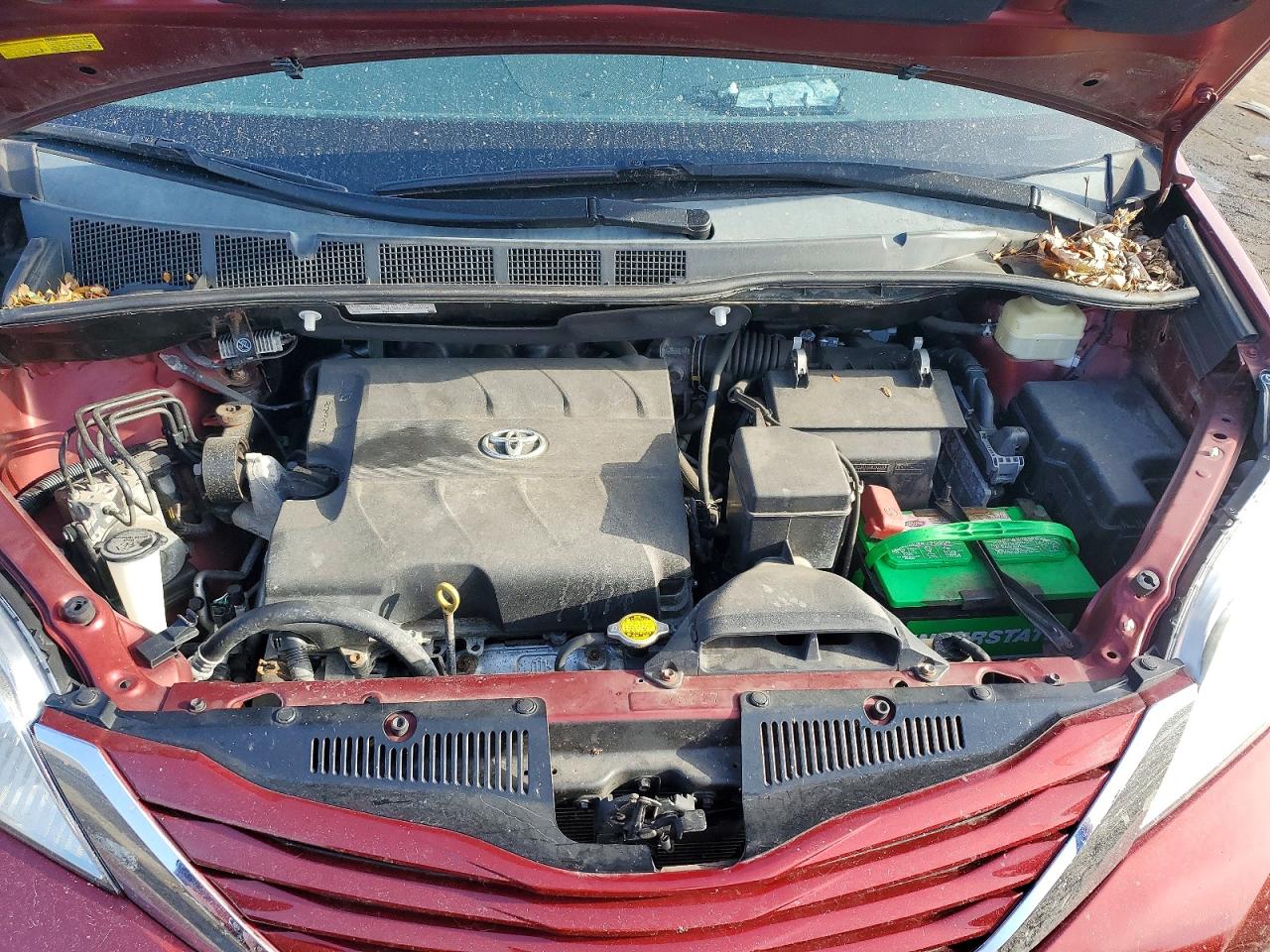 2015 TOYOTA SIENNA LE photo 12