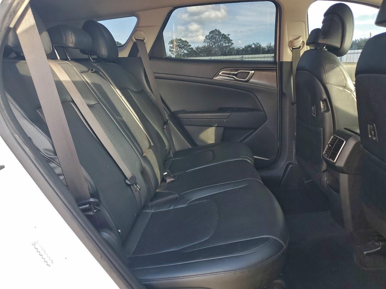 2023 KIA SPORTAGE EX photo 11
