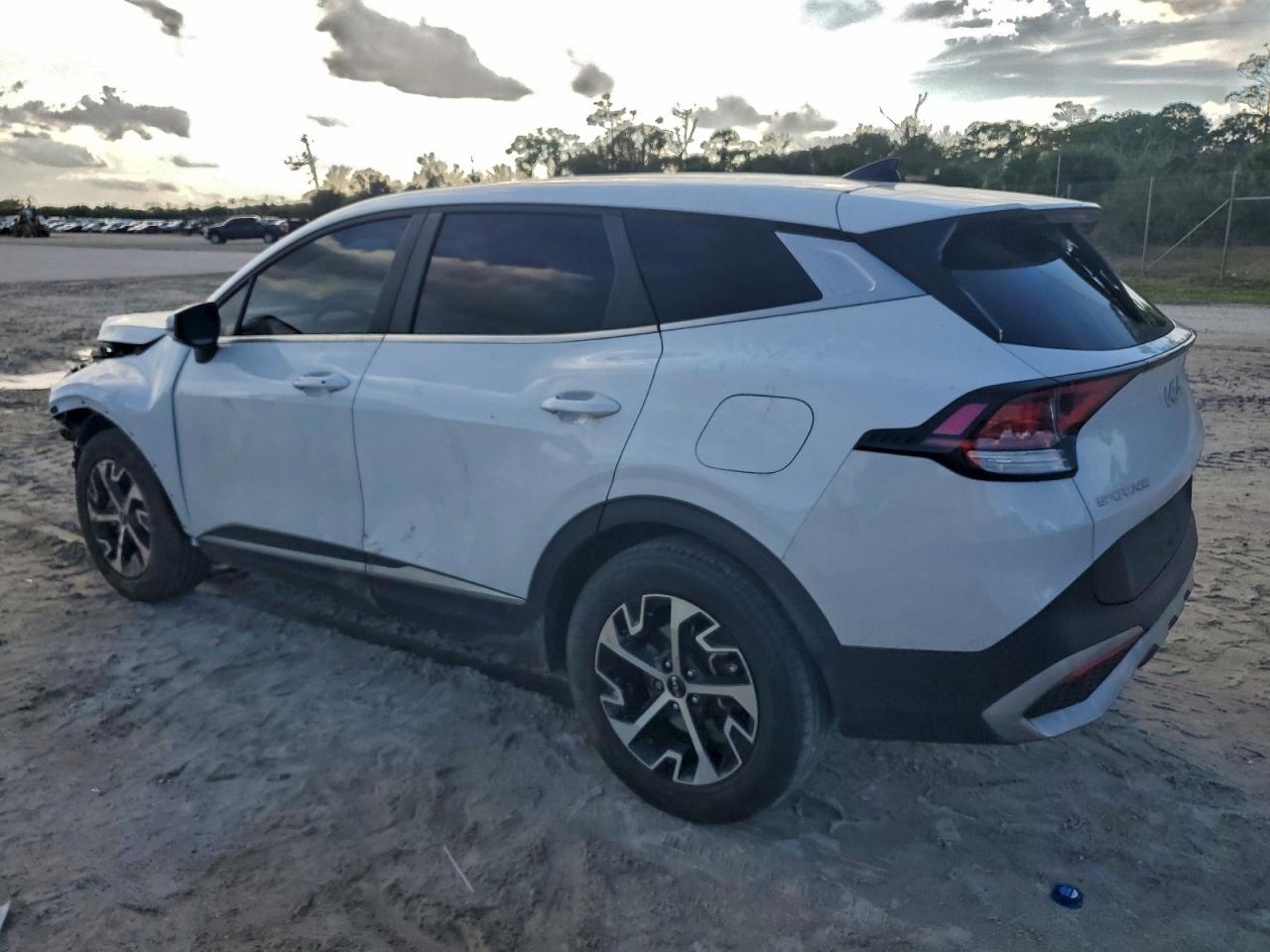 2023 KIA SPORTAGE EX photo 2