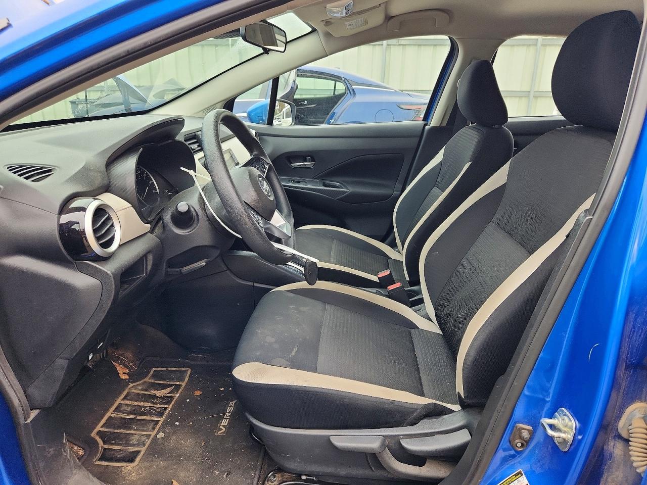 2021 NISSAN VERSA SV photo 7