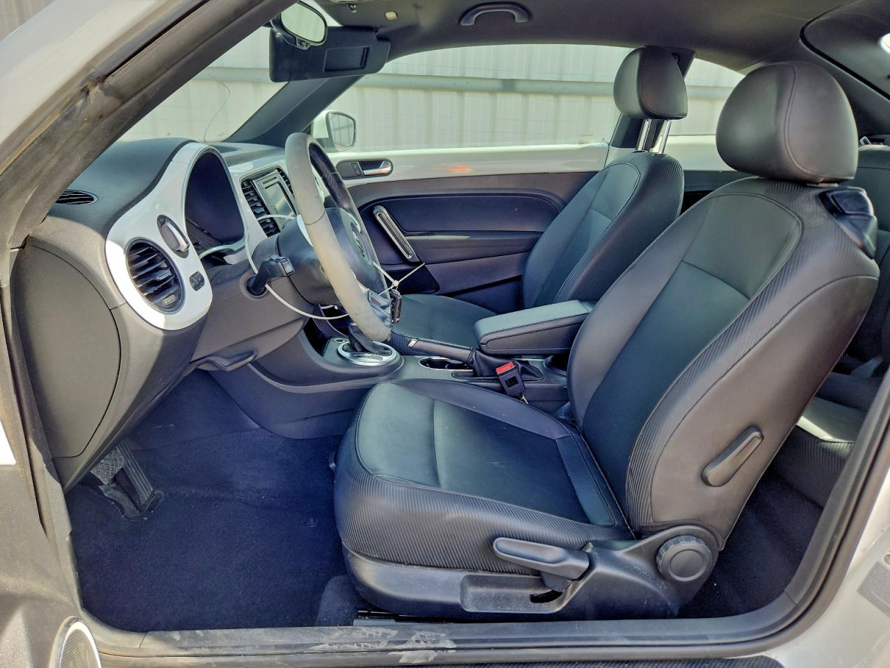 2016 VOLKSWAGEN BEETLE SE photo 7