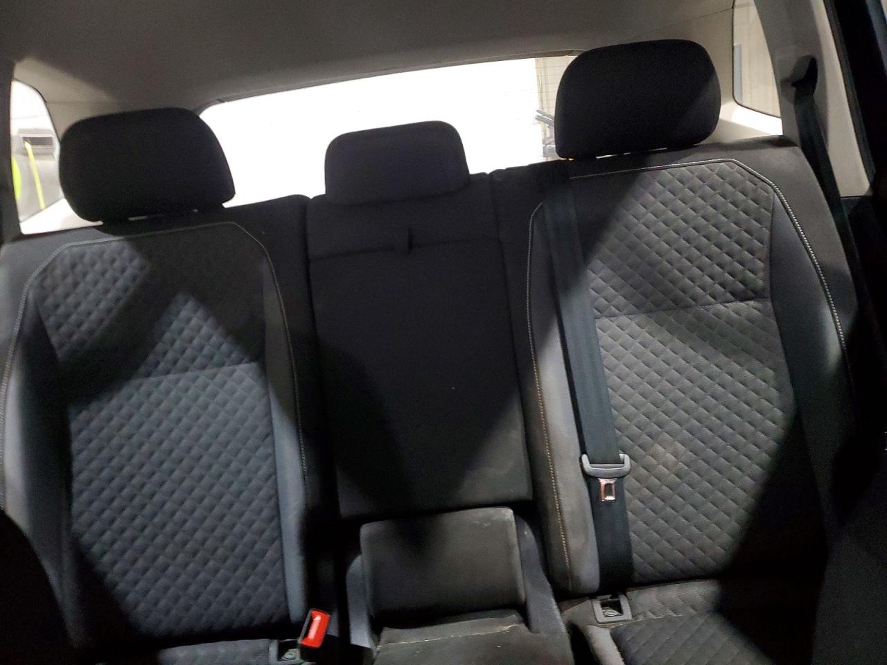 2021 VOLKSWAGEN TIGUAN S photo 10