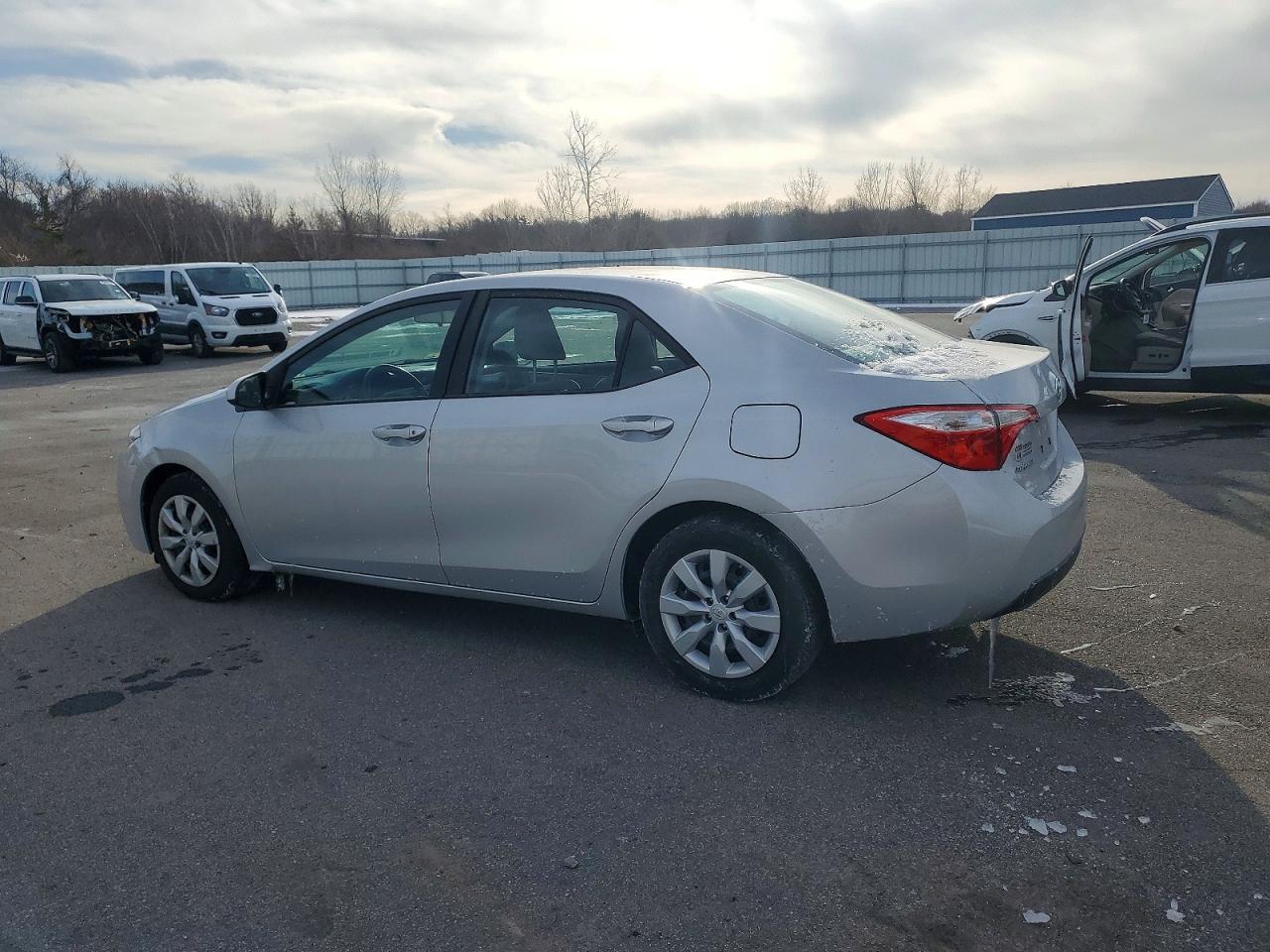 2015 TOYOTA COROLLA L photo 2