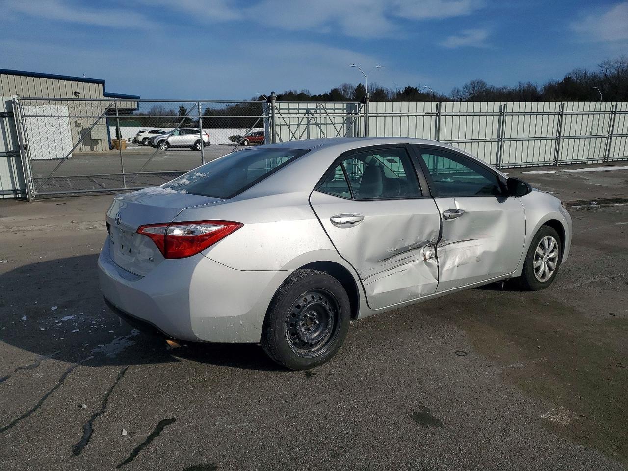 2015 TOYOTA COROLLA L photo 3