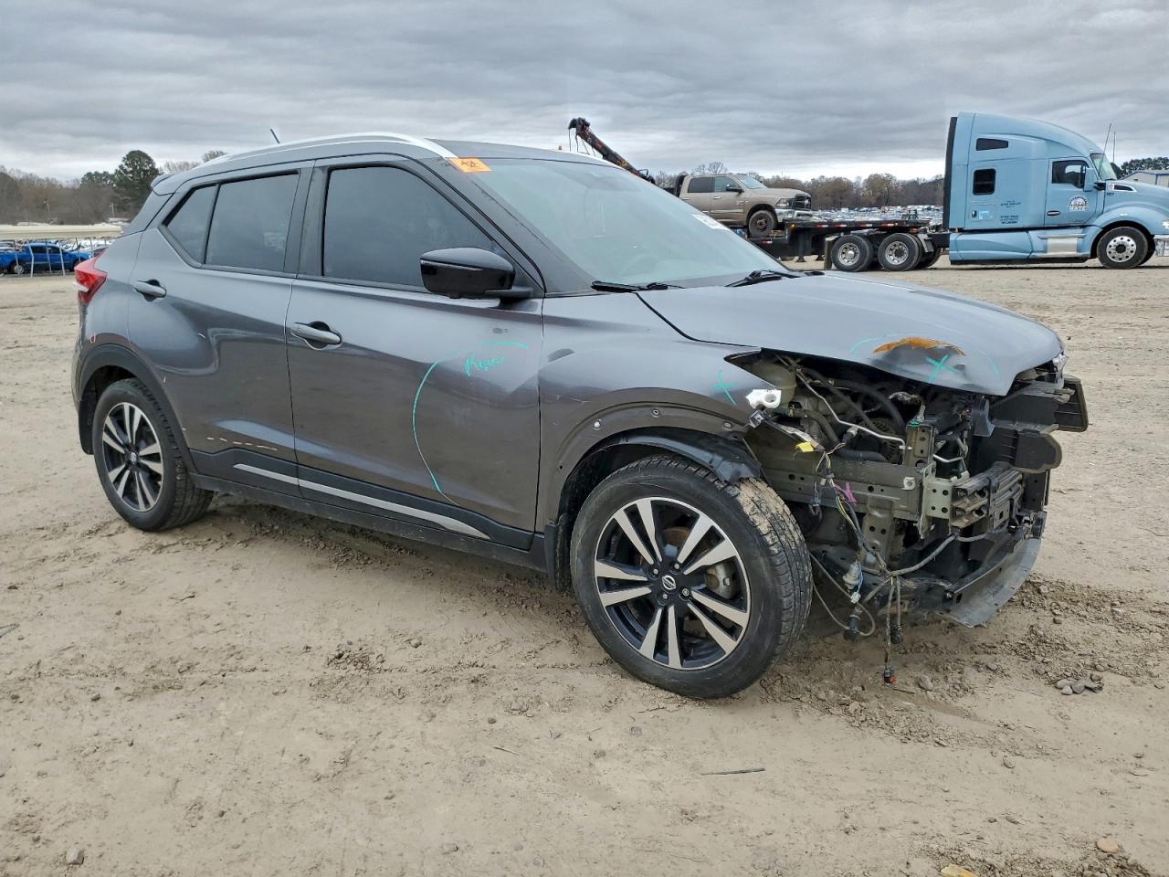 2020 NISSAN KICKS SR photo 4