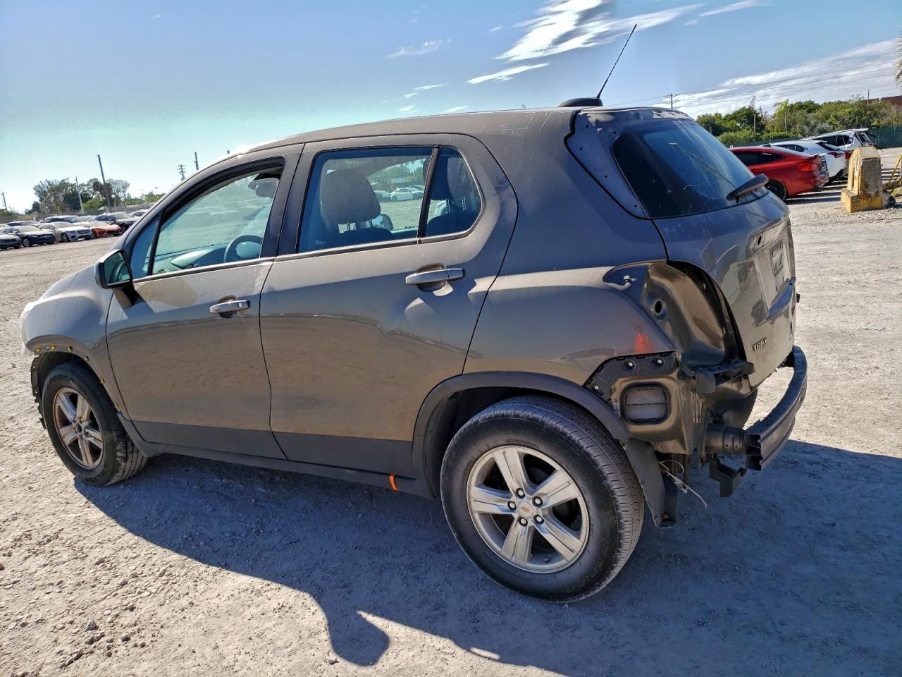 2020 CHEVROLET TRAX LS photo 2