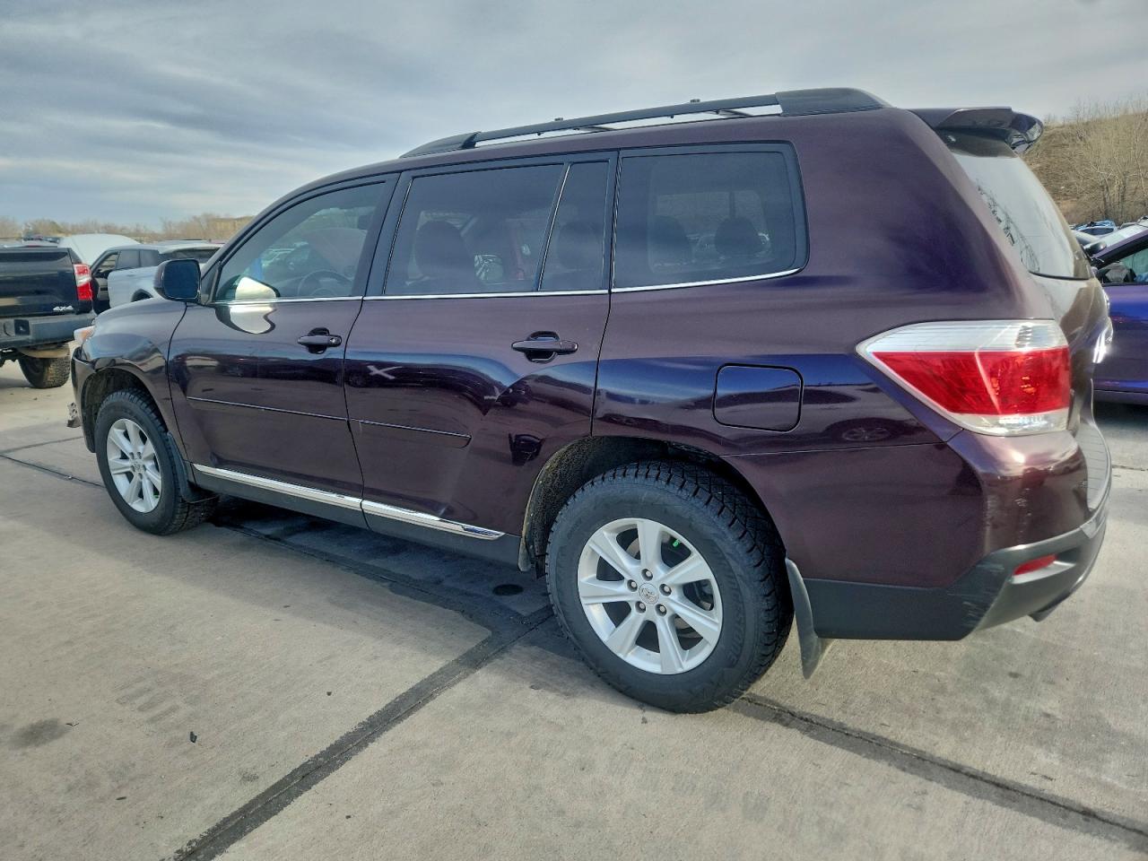 2013 TOYOTA HIGHLANDER BASE photo 2