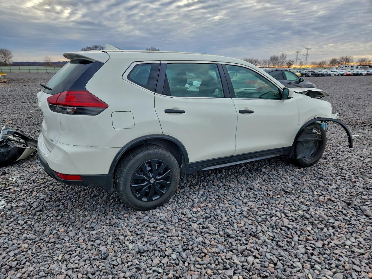 2018 NISSAN ROGUE S photo 3