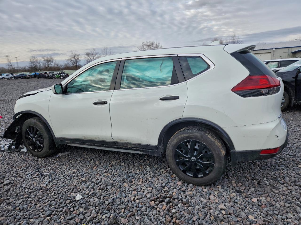 2018 NISSAN ROGUE S photo 2