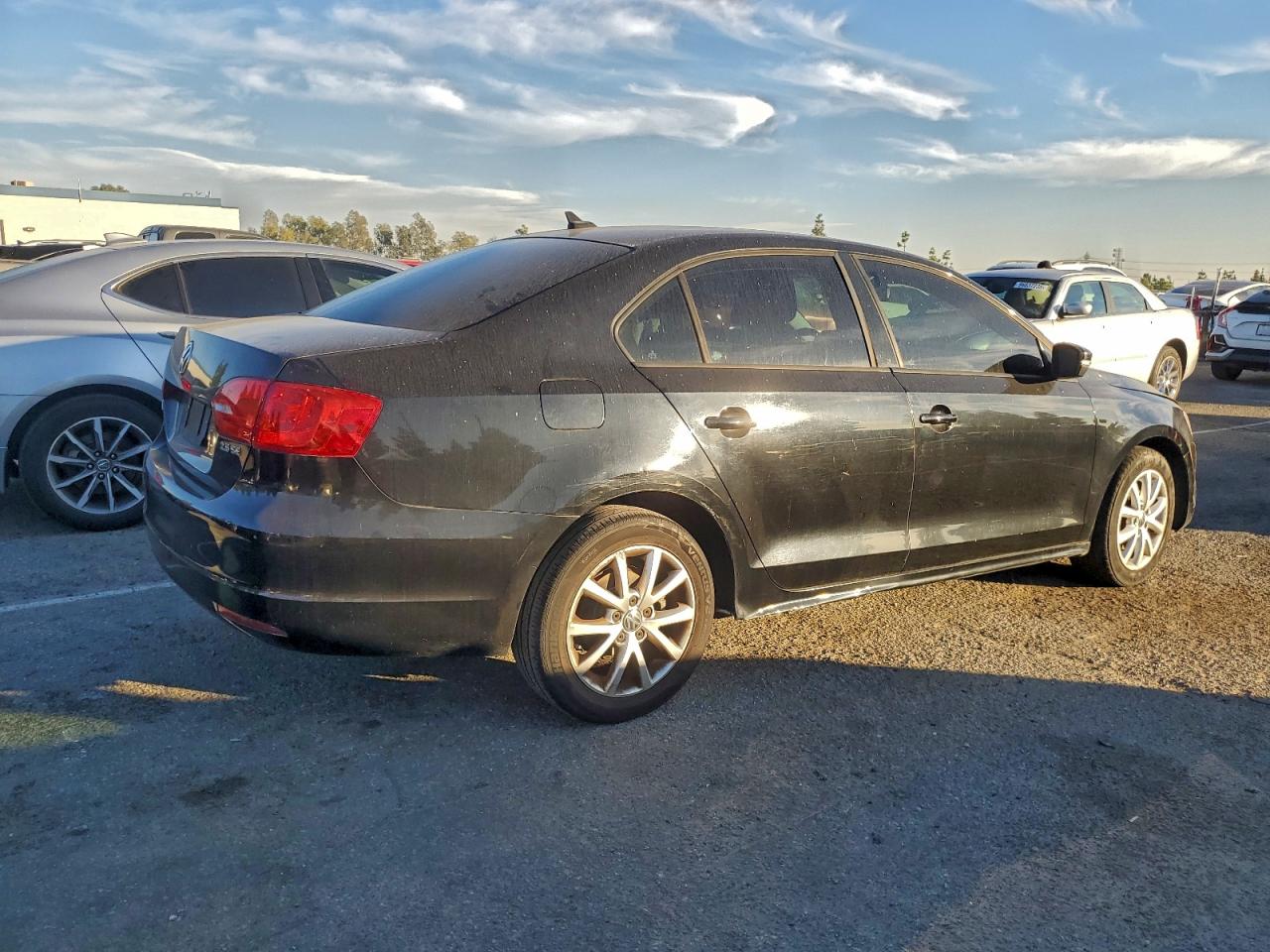 2012 VOLKSWAGEN JETTA SE photo 3