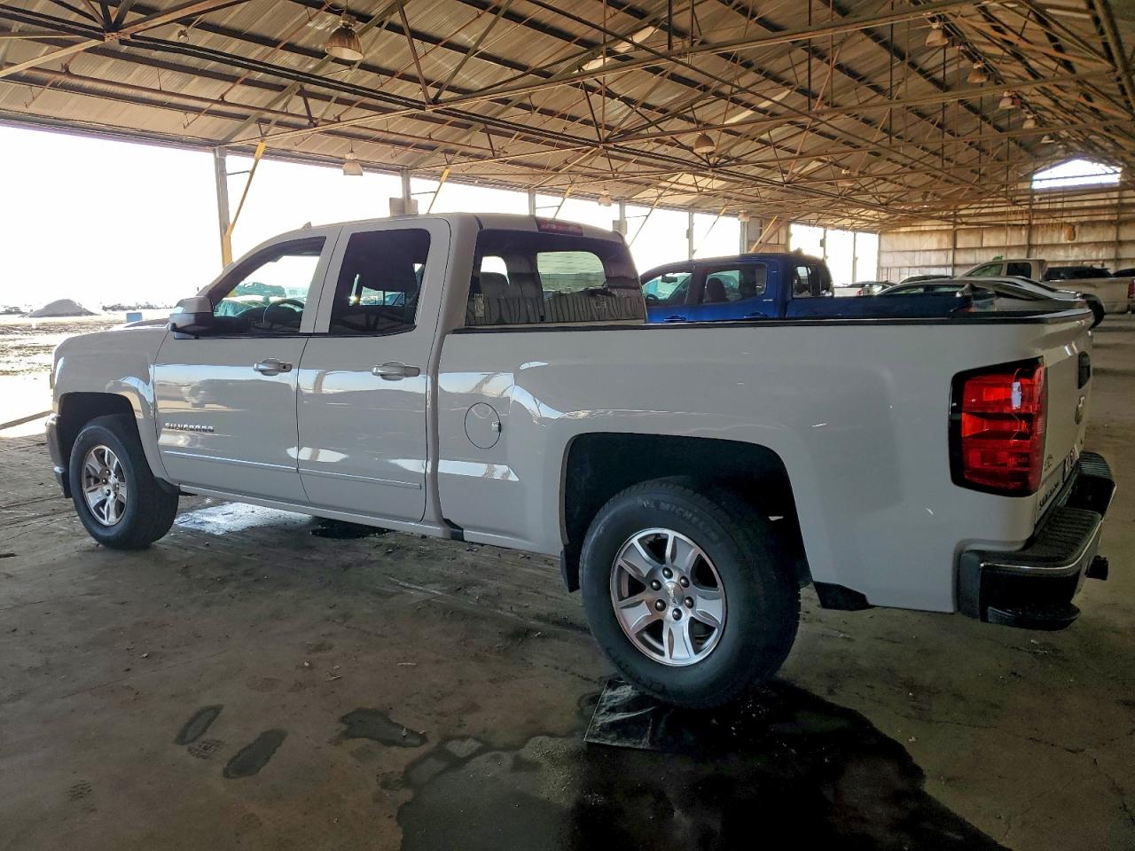 2016 CHEVROLET SILVERADO C1500 LT photo 2