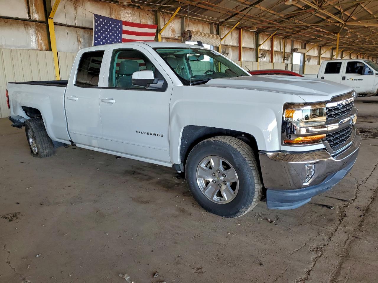 2016 CHEVROLET SILVERADO C1500 LT photo 4