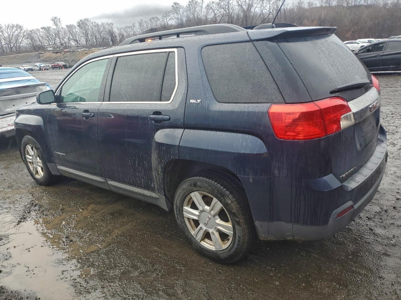 2015 GMC TERRAIN SLT photo 2