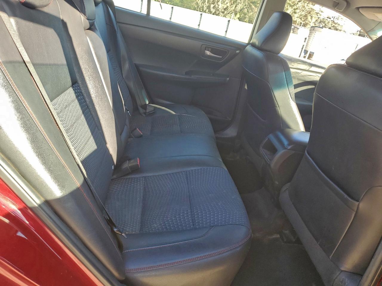 2015 TOYOTA CAMRY LE photo 10