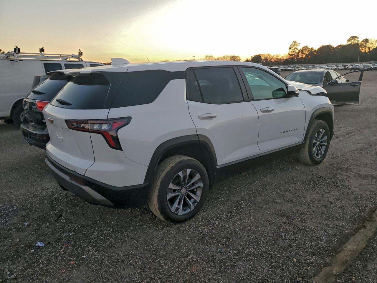 2026 CHEVROLET EQUINOX LT photo 3