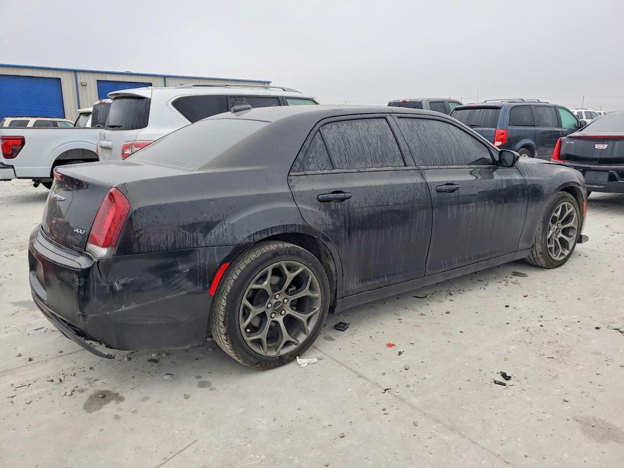 2018 CHRYSLER 300 TOURING photo 3