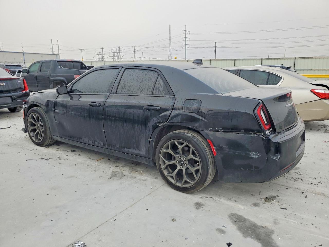2018 CHRYSLER 300 TOURING photo 2