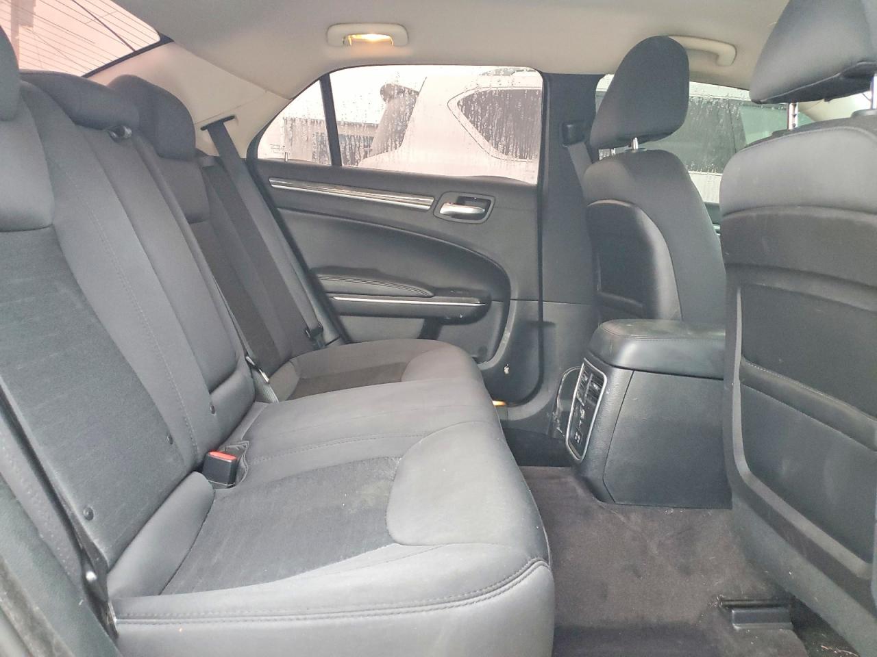2018 CHRYSLER 300 TOURING photo 10