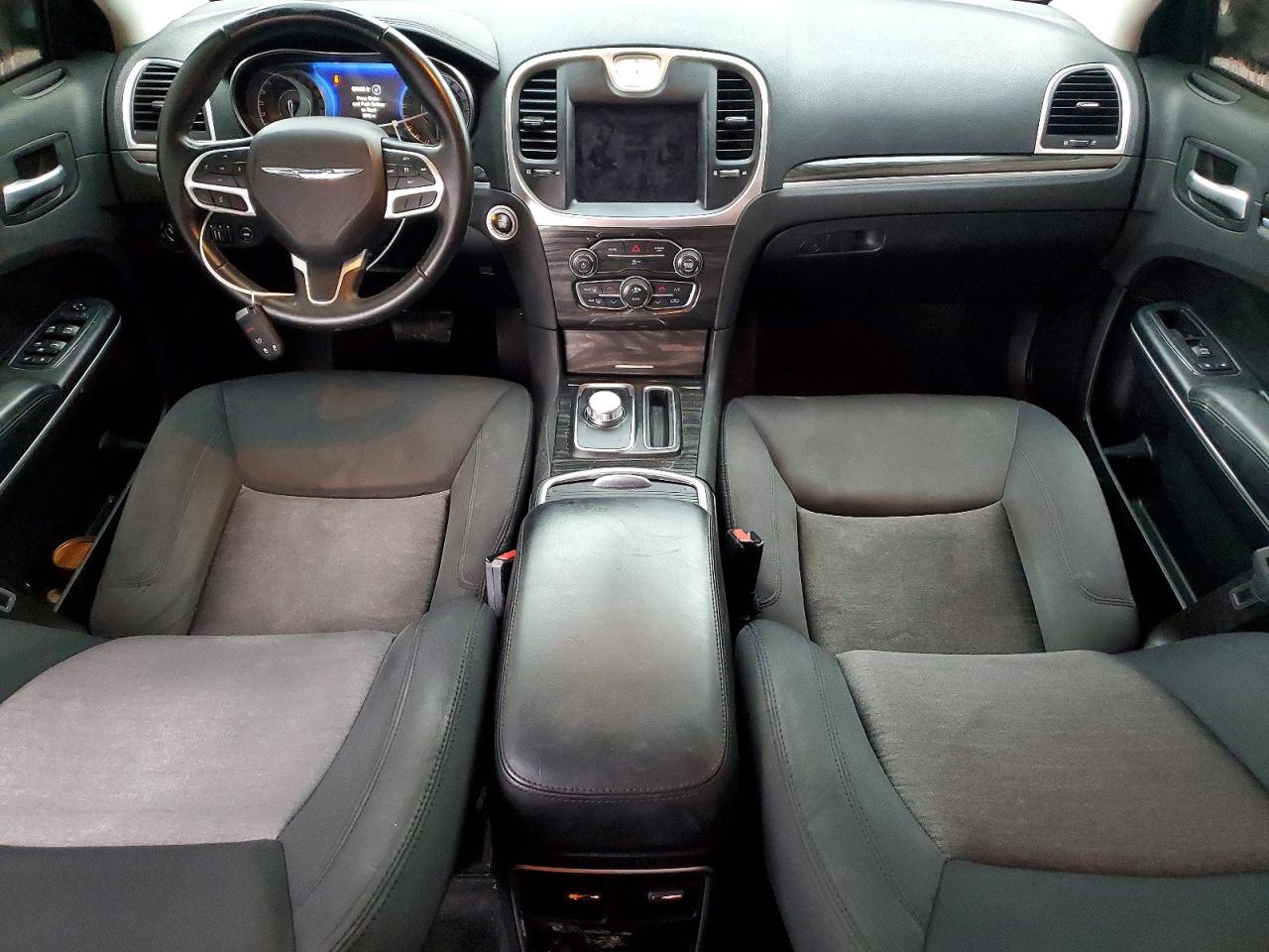 2018 CHRYSLER 300 TOURING photo 8