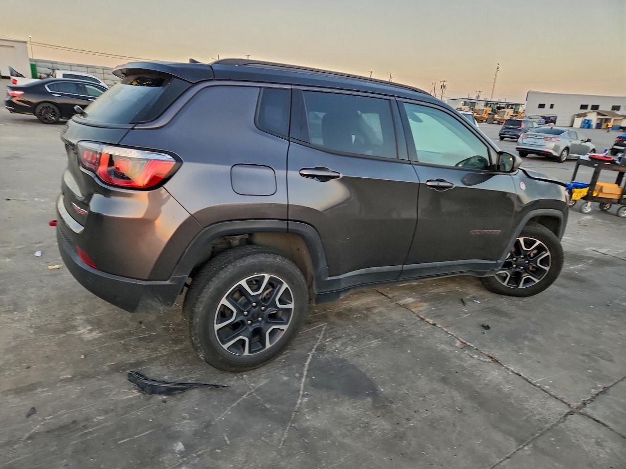 2019 JEEP COMPASS TRAILHAWK photo 3