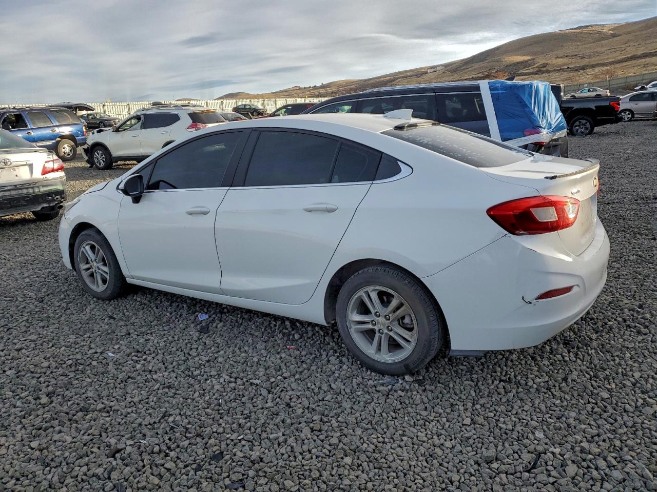 2016 CHEVROLET CRUZE LT photo 2