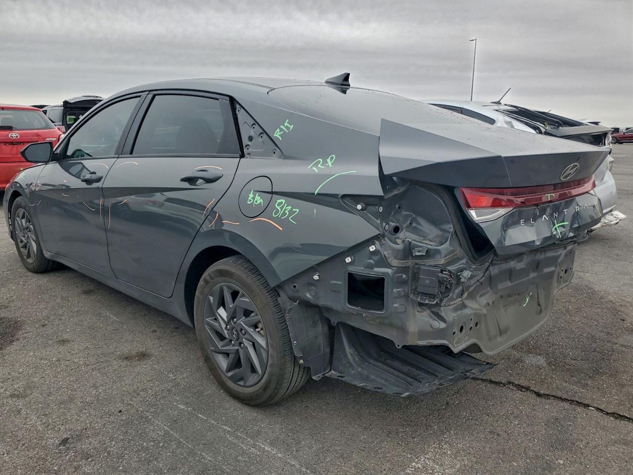 2024 HYUNDAI ELANTRA SEL photo 2