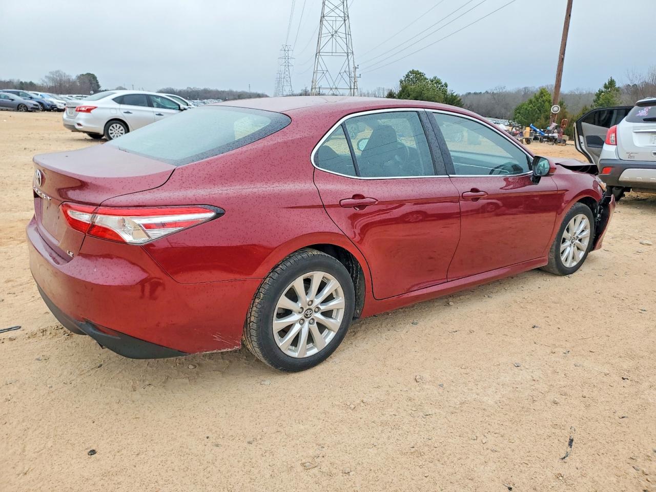 2018 TOYOTA CAMRY L photo 3