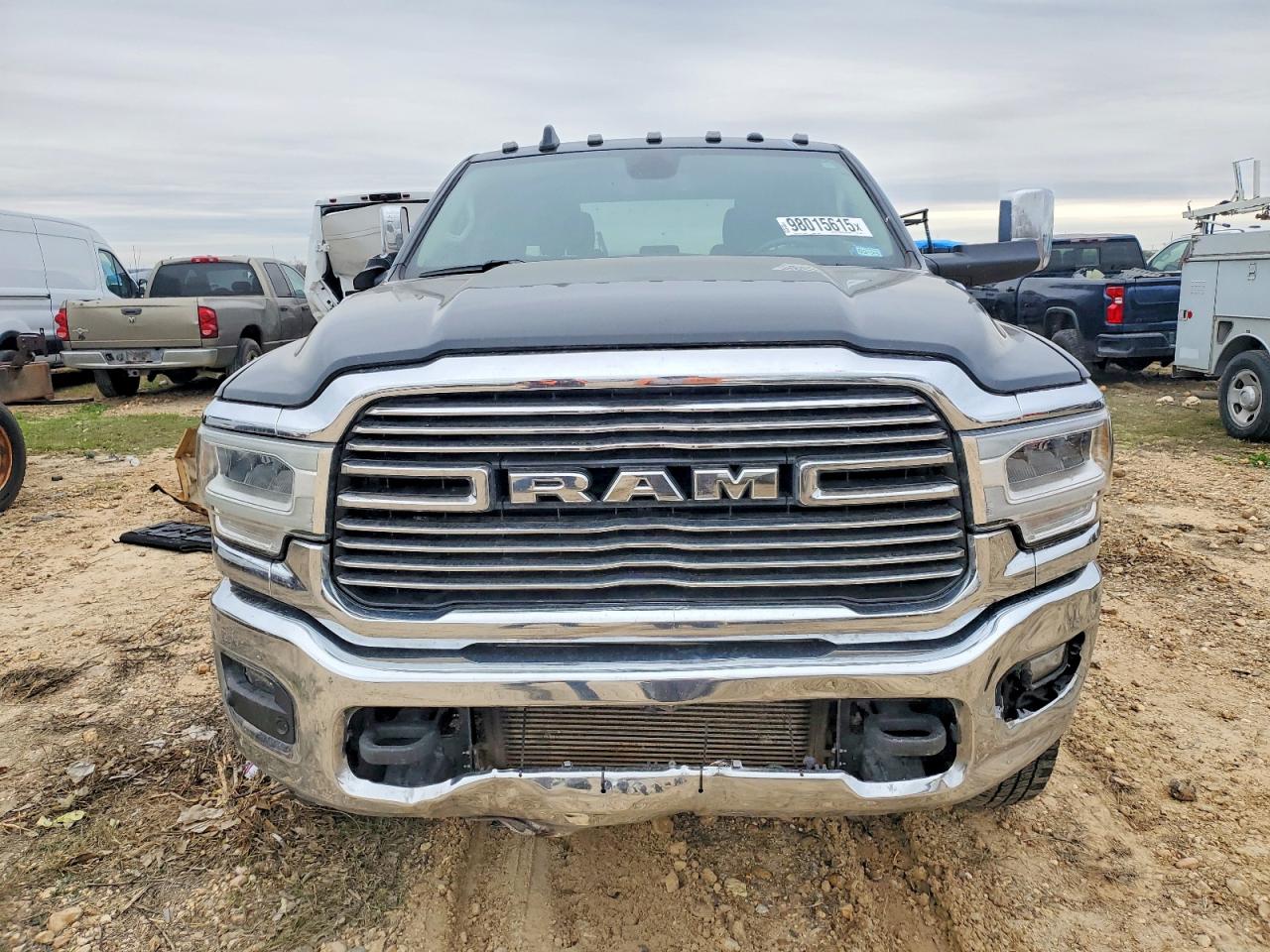 2022 RAM 3500 LARAMIE photo 5