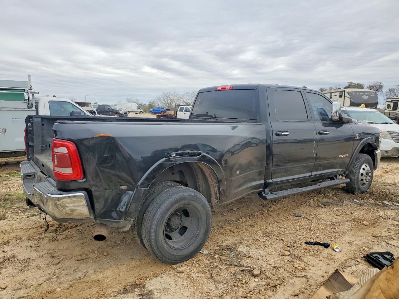 2022 RAM 3500 LARAMIE photo 3