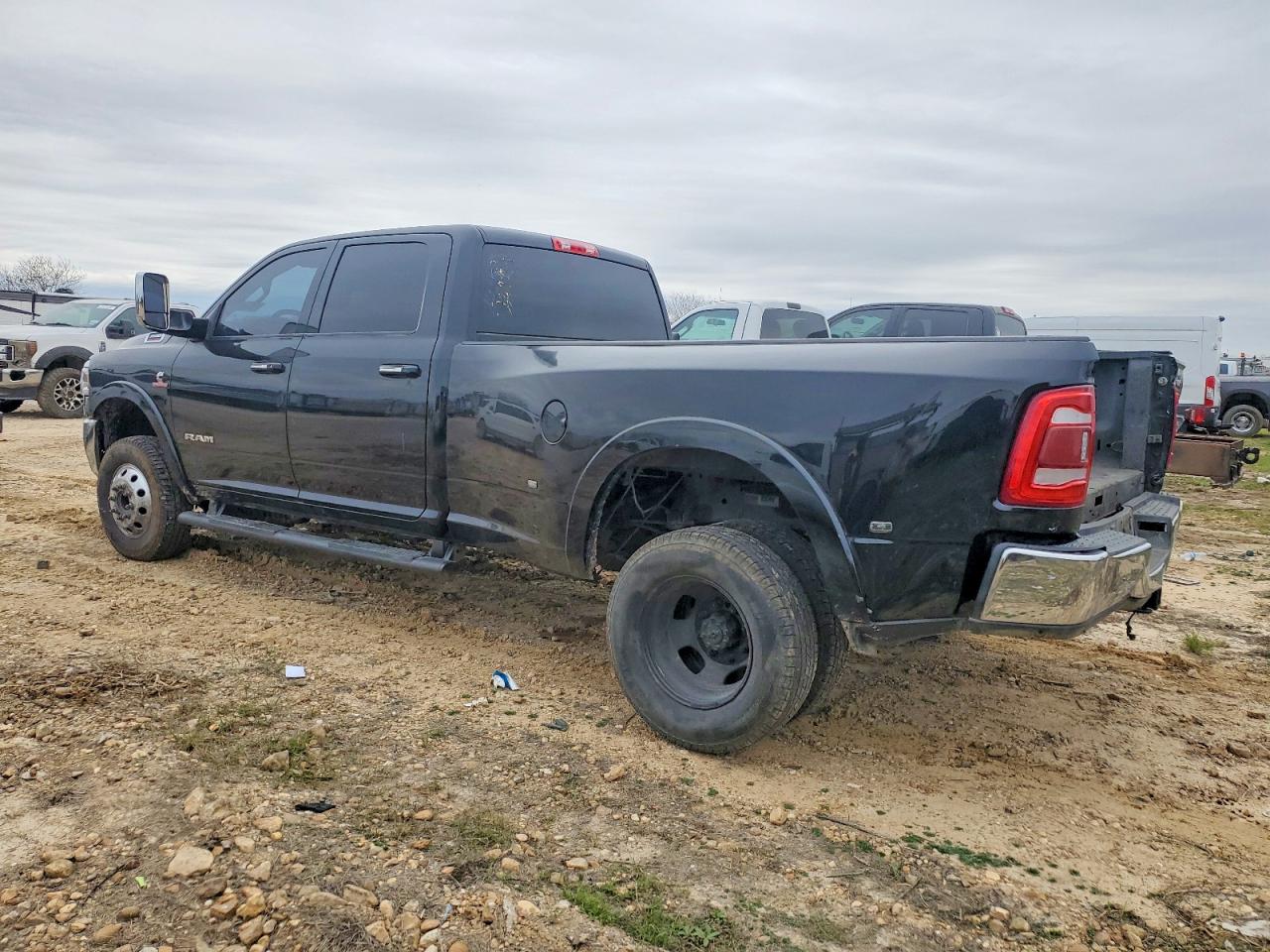 2022 RAM 3500 LARAMIE photo 2