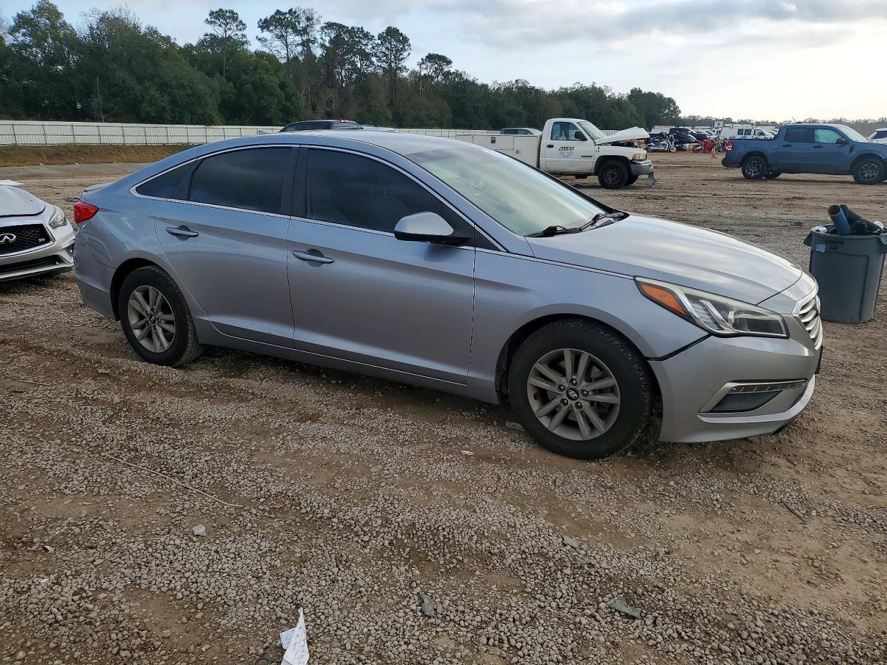 2015 HYUNDAI SONATA SE photo 4