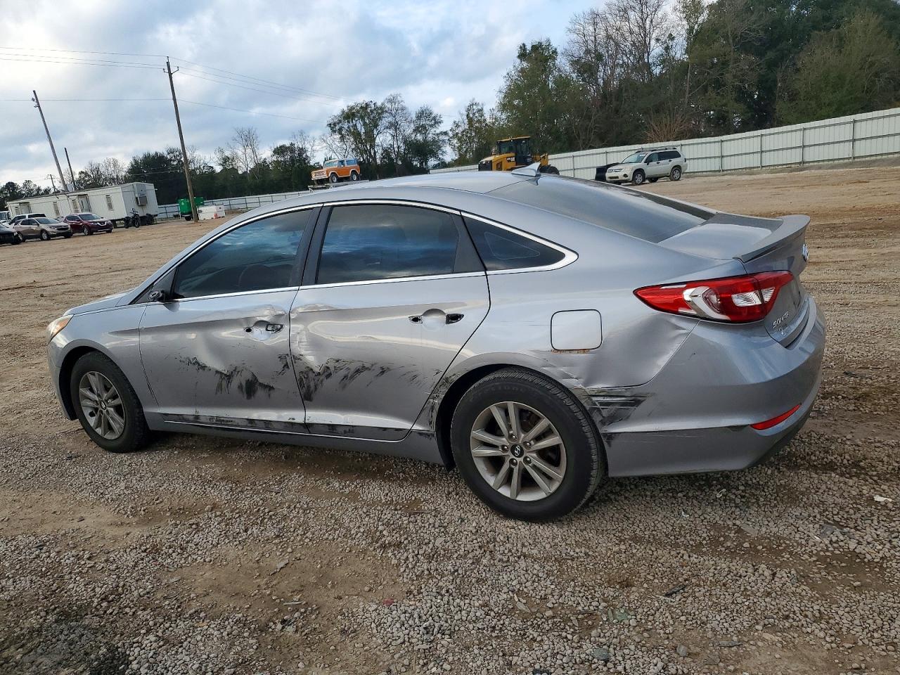 2015 HYUNDAI SONATA SE photo 2