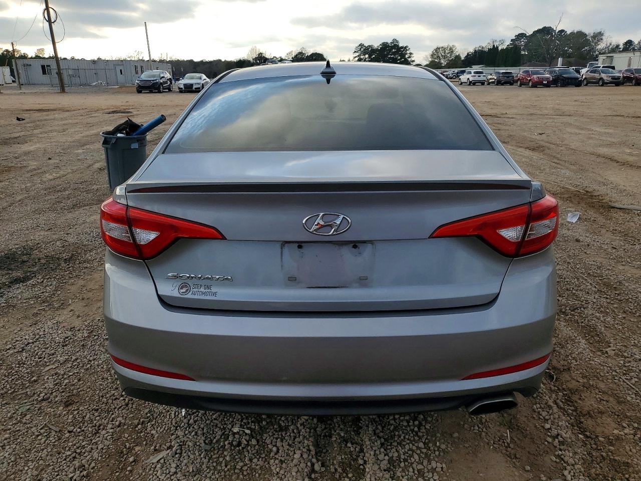 2015 HYUNDAI SONATA SE photo 6