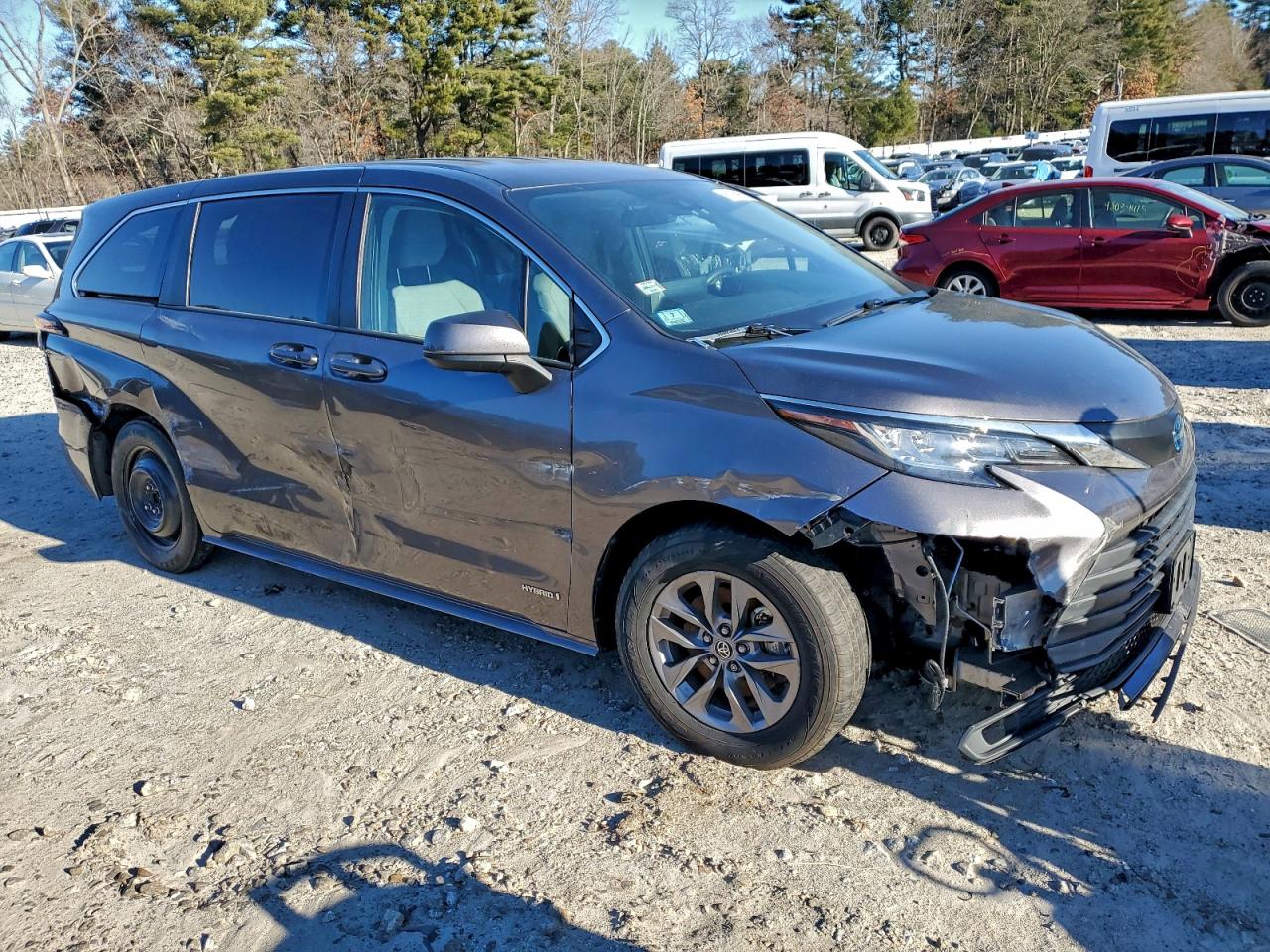 2021 TOYOTA SIENNA LE photo 4