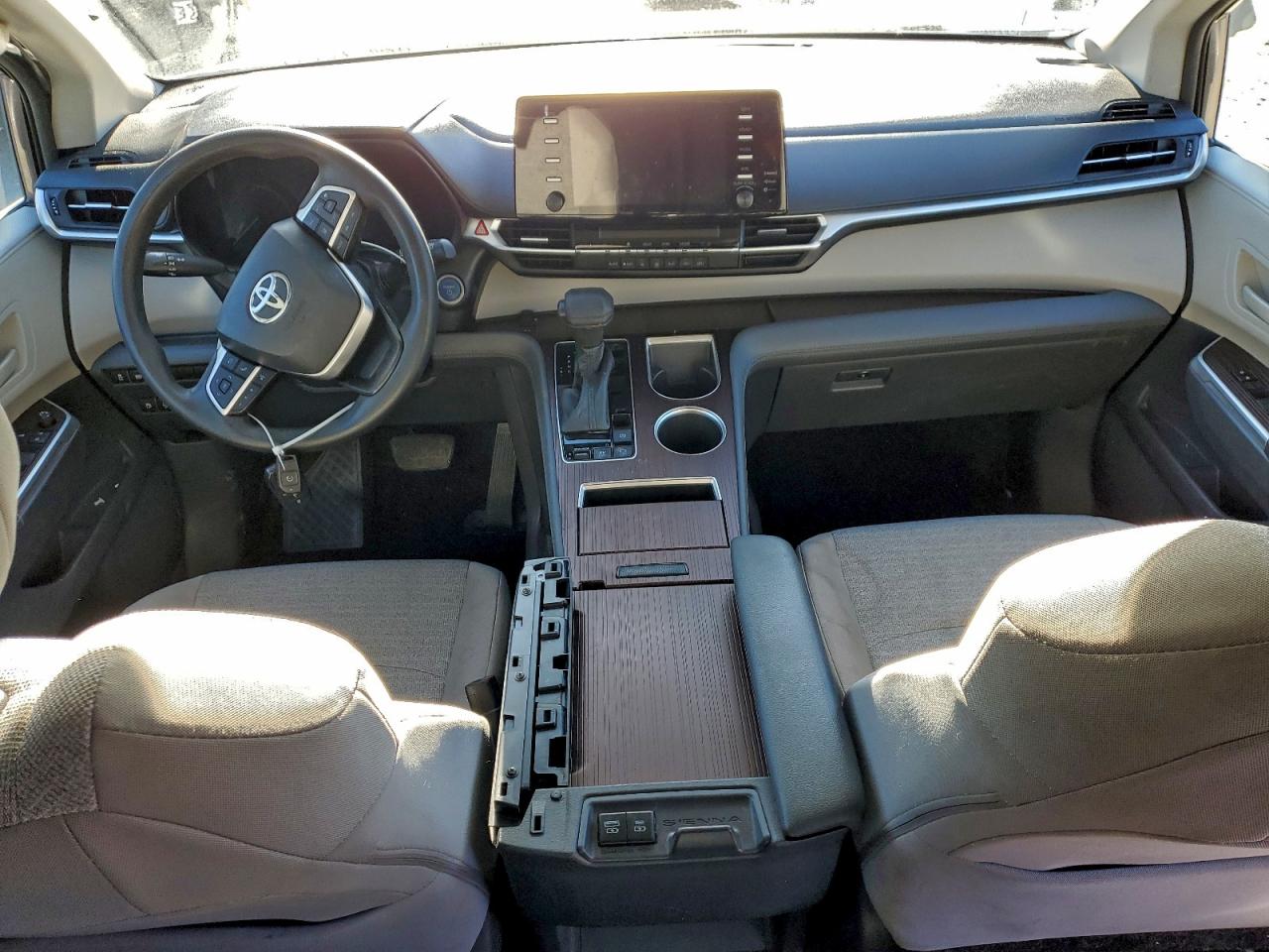 2021 TOYOTA SIENNA LE photo 8