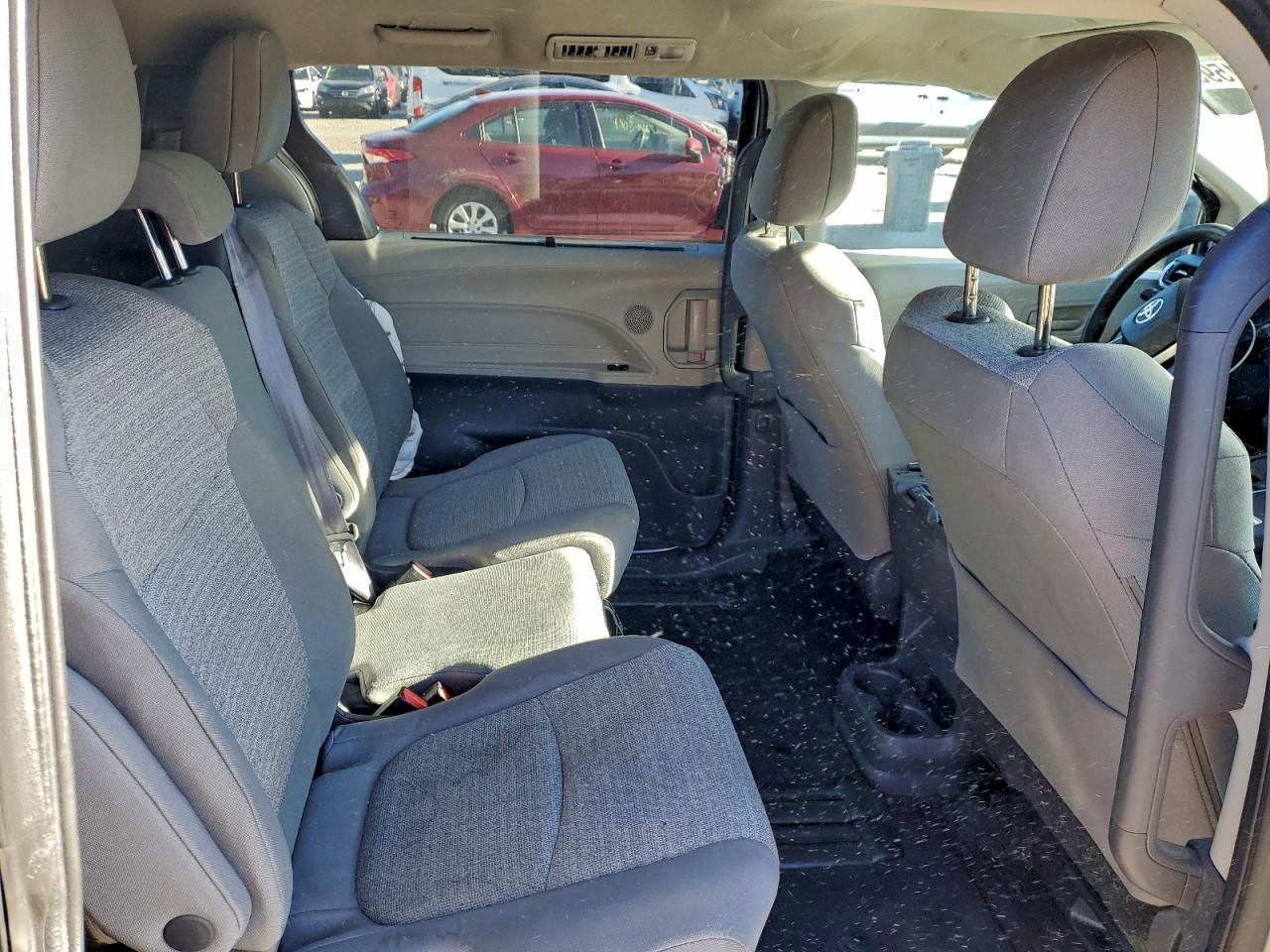 2021 TOYOTA SIENNA LE photo 11