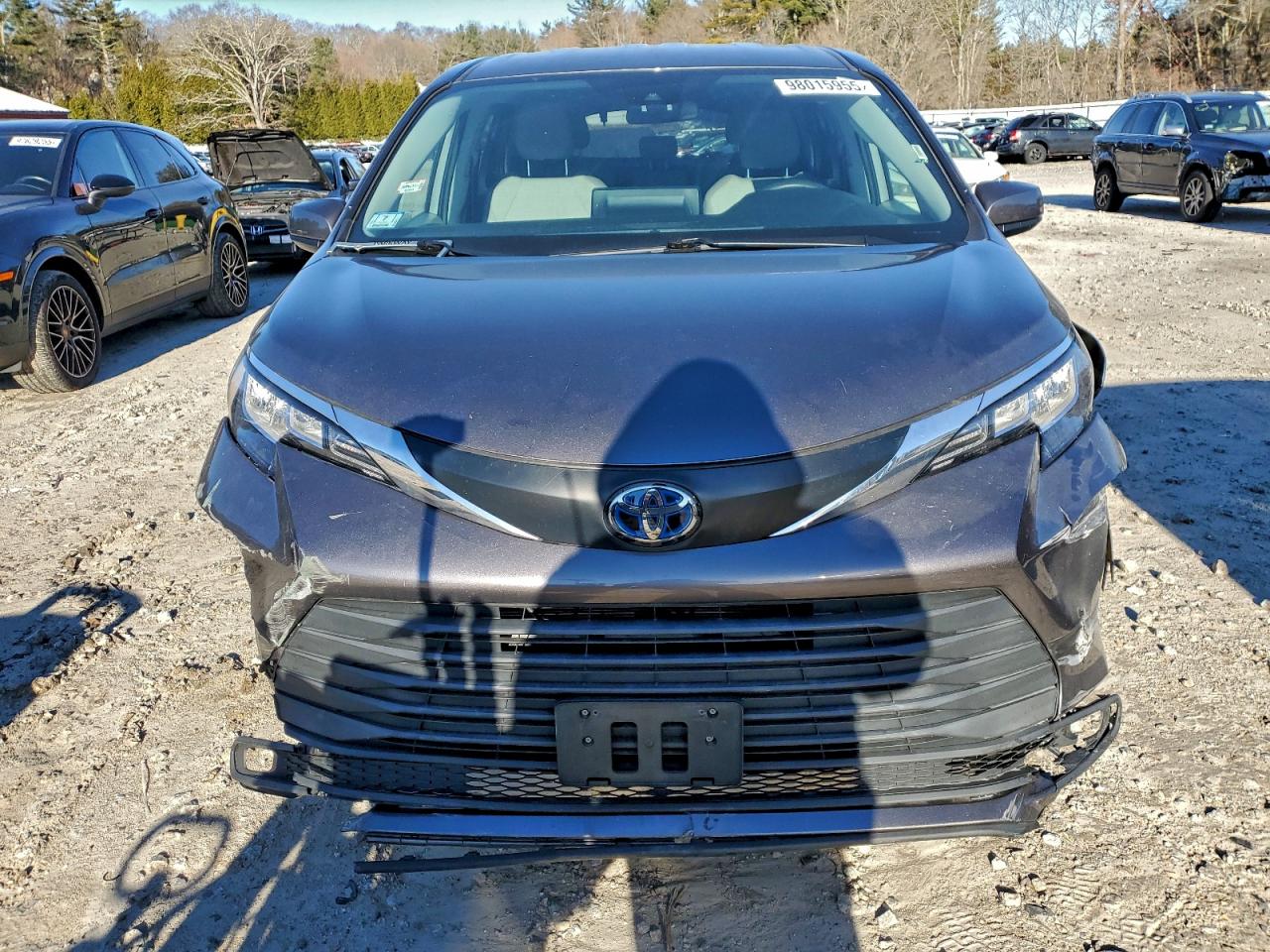 2021 TOYOTA SIENNA LE photo 5