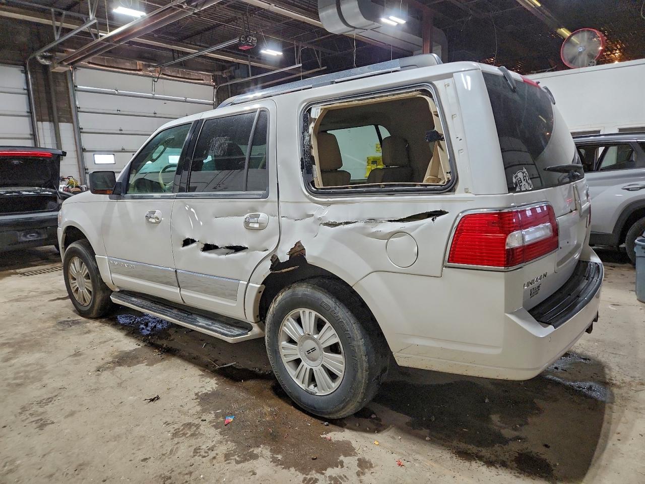 2009 LINCOLN NAVIGATOR photo 2