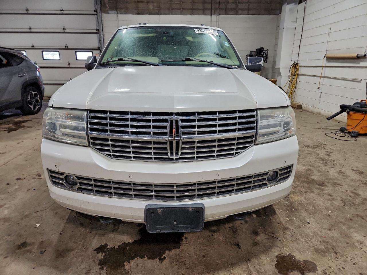 2009 LINCOLN NAVIGATOR photo 5