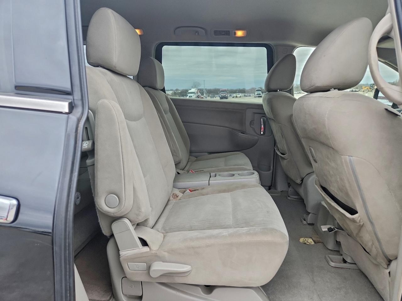 2015 NISSAN QUEST S photo 11