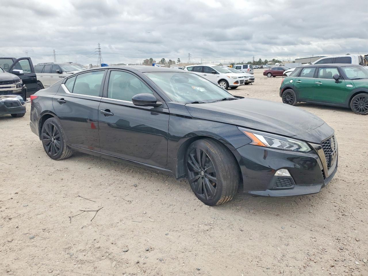 2019 NISSAN ALTIMA SR photo 4