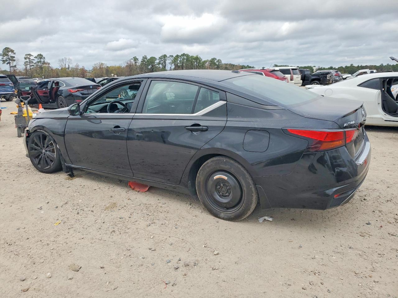 2019 NISSAN ALTIMA SR photo 2