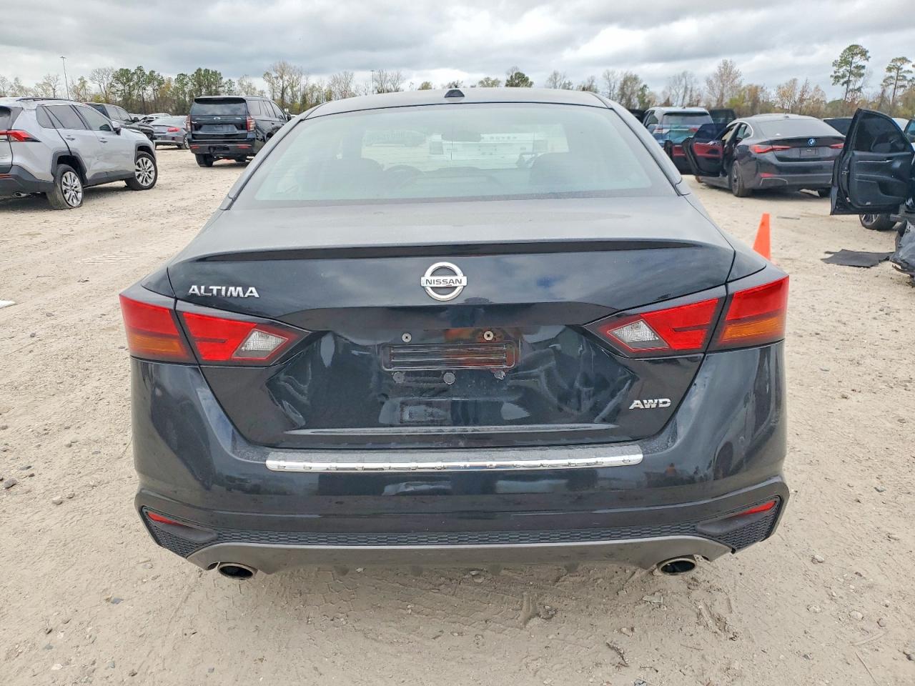 2019 NISSAN ALTIMA SR photo 6