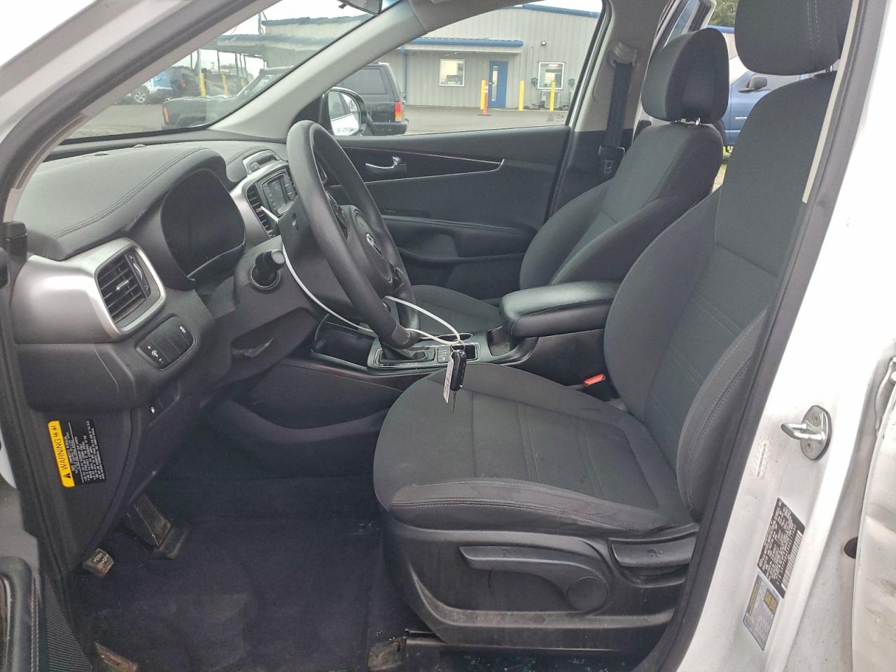 2017 KIA SORENTO LX photo 7