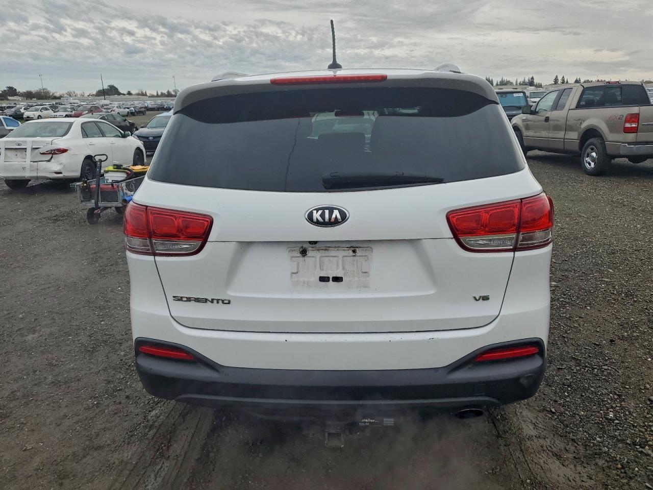 2017 KIA SORENTO LX photo 6
